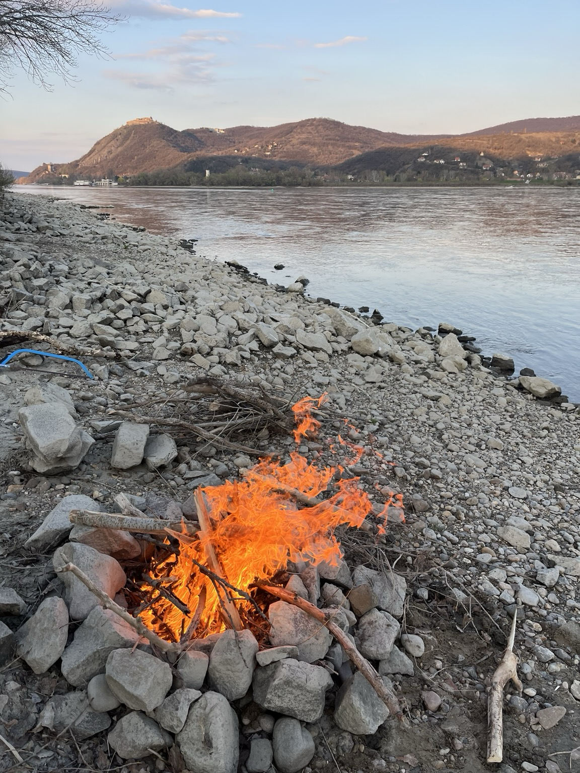 Small(ish) fire right by the Danube, castle of Visegrád in the background. Shortly before sunset.